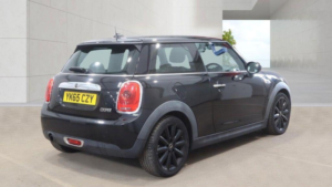 2015 MINI Hatch 1.5 Cooper Euro 6 (s/s) 3dr in Black — image 4