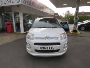 2013 Citroen C3 Picasso 1.6 Hdi Exclusive Euro 5 5dr in White — image 2