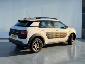 2017 Citroen C4 Cactus 1.2 Puretech Feel Hatchback 5dr Petrol Manual Euro 6 (euro 6) (82 Ps) in Multicolour — image 2