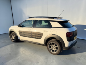 2017 Citroen C4 Cactus 1.2 Puretech Feel Hatchback 5dr Petrol Manual Euro 6 (euro 6) (82 Ps) in Multicolour — image 6