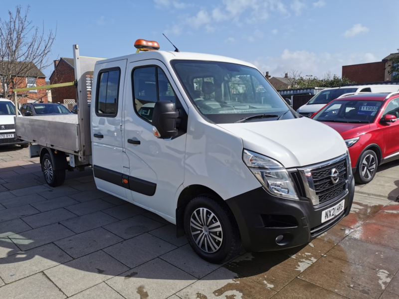 2021 Nissan Nv400 2.3 Dci 35 Tekna Lwb Dropside Double Cab in White — image 1