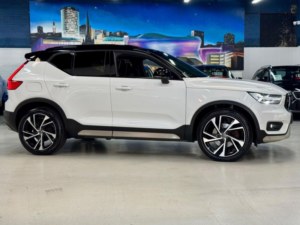 2018 Volvo Xc40 2.0 T4 R-Design Auto AWD Euro 6 (s/s) 5dr in White — image 2