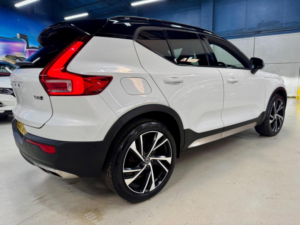 2018 Volvo Xc40 2.0 T4 R-Design Auto AWD Euro 6 (s/s) 5dr in White — image 4