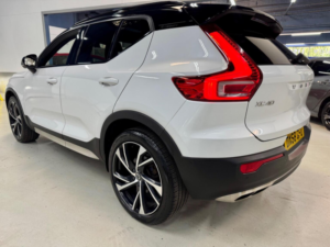 2018 Volvo Xc40 2.0 T4 R-Design Auto AWD Euro 6 (s/s) 5dr in White — image 5