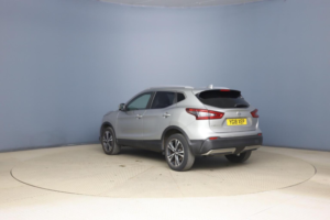 2018 Nissan Qashqai 1.2 Dig-T N-Connecta Euro 6 (s/s) 5dr in Silver — image 3