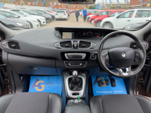 2014 Renault Grand Scenic 1.5 Dci Energy Dynamique Tomtom Euro 5 (s/s) 5dr in Bronze — image 2