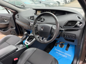 2014 Renault Grand Scenic 1.5 Dci Energy Dynamique Tomtom Euro 5 (s/s) 5dr in Bronze — image 3
