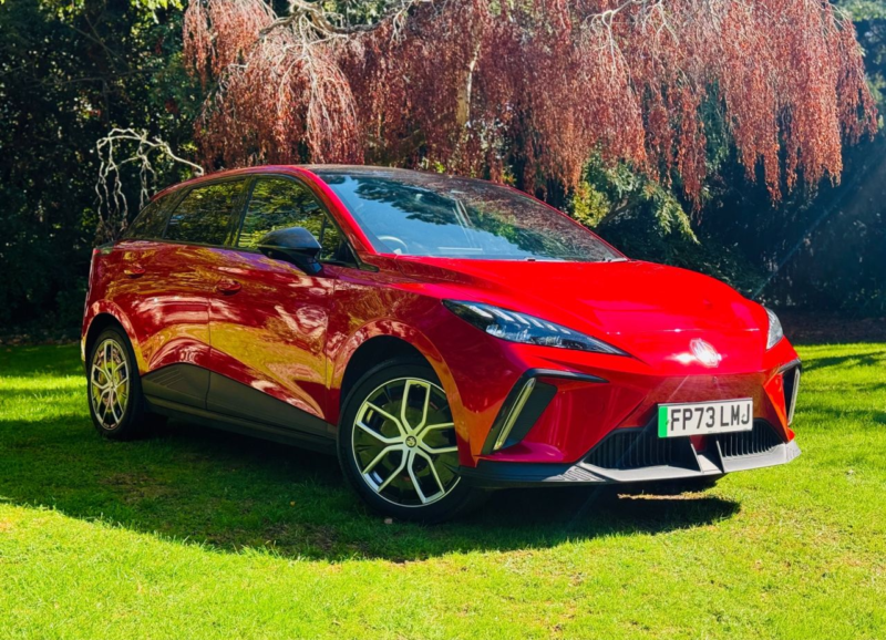 2024 MG Mg4 77kwh Trophy Extended Range Hatchback 5dr Electric Auto (245 Ps) in Red — image 1