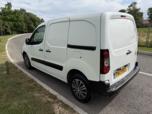 2017 Citroen Berlingo 1.6 Bluehdi 850 Enterprise in White — image 2