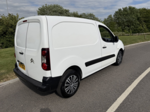 2017 Citroen Berlingo 1.6 Bluehdi 850 Enterprise in White — image 4