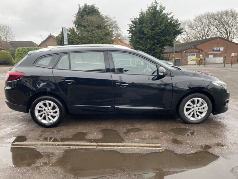 2014 Renault Megane 1.5 Dynamique Tomtom Energy Dci (110) Tourer Estate 5 Door * Last Owner 6.5 Years *£20 Road Tax * in Black — image 1