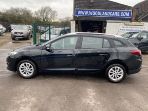 2014 Renault Megane 1.5 Dynamique Tomtom Energy Dci (110) Tourer Estate 5 Door * Last Owner 6.5 Years *£20 Road Tax * in Black — image 5