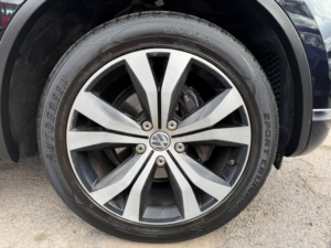 2015 Volkswagen Touareg 3.0 Tdi V6 Bluemotion Tech R-Line SUV 5dr Diesel Tiptronic 4WD Euro 6 (s/s) (262 Ps) in Black — image 5