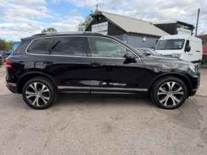 2015 Volkswagen Touareg 3.0 Tdi V6 Bluemotion Tech R-Line SUV 5dr Diesel Tiptronic 4WD Euro 6 (s/s) (262 Ps) in Black — image 6