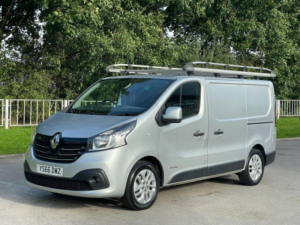 2016 Renault Trafic 1.6 Dci 27 Sport Nav Swb Standard Roof Euro 6 5dr in Silver — image 3