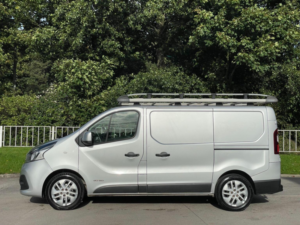 2016 Renault Trafic 1.6 Dci 27 Sport Nav Swb Standard Roof Euro 6 5dr in Silver — image 4