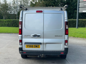 2016 Renault Trafic 1.6 Dci 27 Sport Nav Swb Standard Roof Euro 6 5dr in Silver — image 6