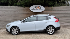 2014 Volvo V40 Cross Country 1.6 D2 Lux Nav in Blue — image 4