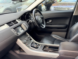 2018 Land Rover Range Rover Evoque Td4 Se Tech in Black — image 3