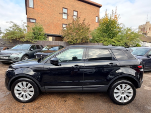 2018 Land Rover Range Rover Evoque Td4 Se Tech in Black — image 4