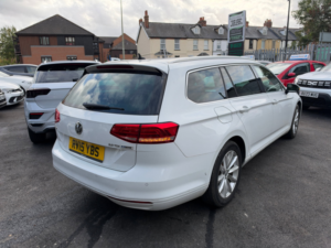 2015 Volkswagen Passat 2.0 Tdi Bluemotion Tech Se Business Estate 5dr Diesel Manual Euro 6 (s/s) (150 Ps) in White — image 4