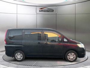 2009 Nissan Serena MPV 8 Seats Automatic in Black — image 5