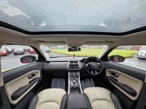 2016 Land Rover Range Rover Evoque 2.0 Td4 Se in Red — image 2