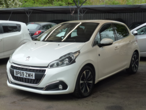2019 Peugeot 208 1.5 Bluehdi Tech Edition Hatchback 5dr Diesel Manual Euro 6 (s/s) (100 Ps) in White — image 3