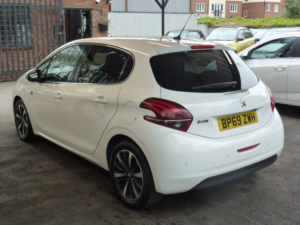 2019 Peugeot 208 1.5 Bluehdi Tech Edition Hatchback 5dr Diesel Manual Euro 6 (s/s) (100 Ps) in White — image 4