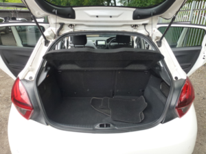 2019 Peugeot 208 1.5 Bluehdi Tech Edition Hatchback 5dr Diesel Manual Euro 6 (s/s) (100 Ps) in White — image 6