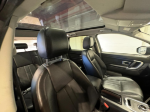 2015 Land Rover Discovery Sport 2.0 Td4 Hse Auto 4WD Euro 6 (s/s) 5dr in Black — image 4