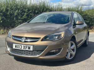 2013 Vauxhall Astra 1.6 16v Sri Auto Euro 5 5dr in Bronze — image 2