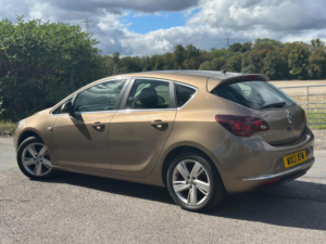 2013 Vauxhall Astra 1.6 16v Sri Auto Euro 5 5dr in Bronze — image 6