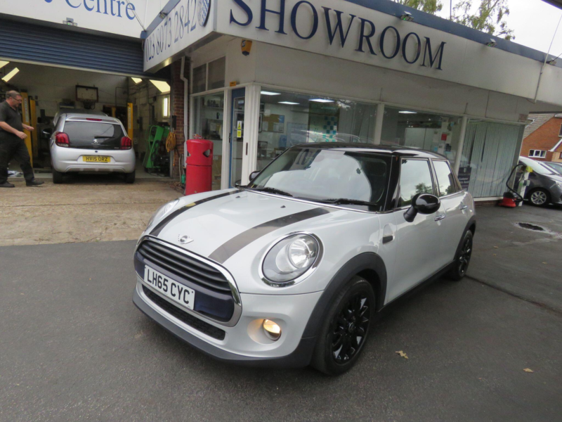2015 MINI Hatch 1.5 Cooper Euro 6 (s/s) 5dr in Silver — image 1