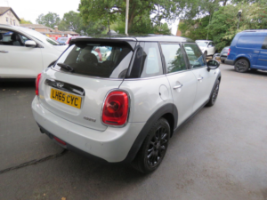2015 MINI Hatch 1.5 Cooper Euro 6 (s/s) 5dr in Silver — image 5
