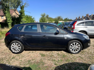 2012 Vauxhall Astra 1.7 Cdti Ecoflex Active in Black — image 2
