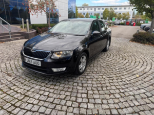 2013 Skoda Octavia 2.0 Tdi Elegance Euro 5 (s/s) 5dr in Black — image 3