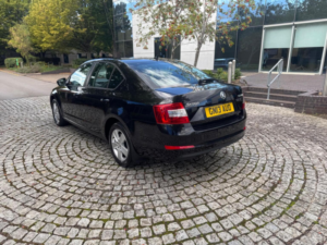2013 Skoda Octavia 2.0 Tdi Elegance Euro 5 (s/s) 5dr in Black — image 4
