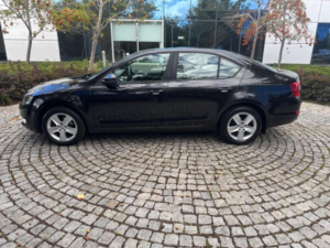 2013 Skoda Octavia 2.0 Tdi Elegance Euro 5 (s/s) 5dr in Black — image 6