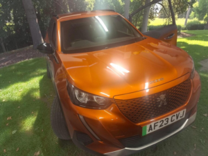2023 Peugeot E-2008 50kwh Allure Premium + Auto 5dr (7kw Charger) in Orange — image 4