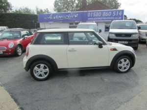 2010 MINI Hatch 1.4 First Hatch in White — image 4