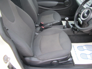 2010 MINI Hatch 1.4 First Hatch in White — image 5