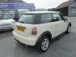 2010 MINI Hatch 1.4 First Hatch in White — image 6