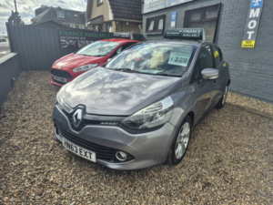 2013 Renault Clio 1.2 16v Expression + in Grey — image 2
