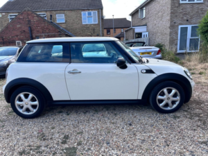 2010 MINI Hatch 1.4 One Hatch in White — image 2
