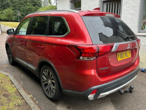2017 Mitsubishi Outlander 2.2 Di-D 4 in Red — image 5