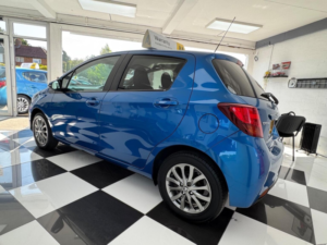 2016 Toyota Yaris 1.33 Dual Vvt-I Icon Euro 6 5dr in Blue — image 4