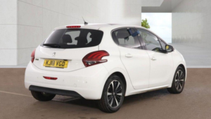 2018 Peugeot 208 1.2 Puretech Allure Premium Euro 6 (s/s) 5dr in White — image 5