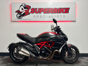 2011 Ducati Diavel 1198 Carbon Euro 3 in Red — image 2