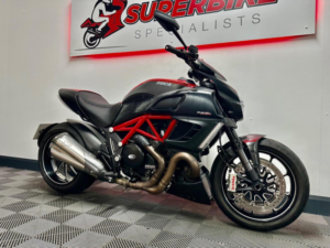 2011 Ducati Diavel 1198 Carbon Euro 3 in Red — image 3